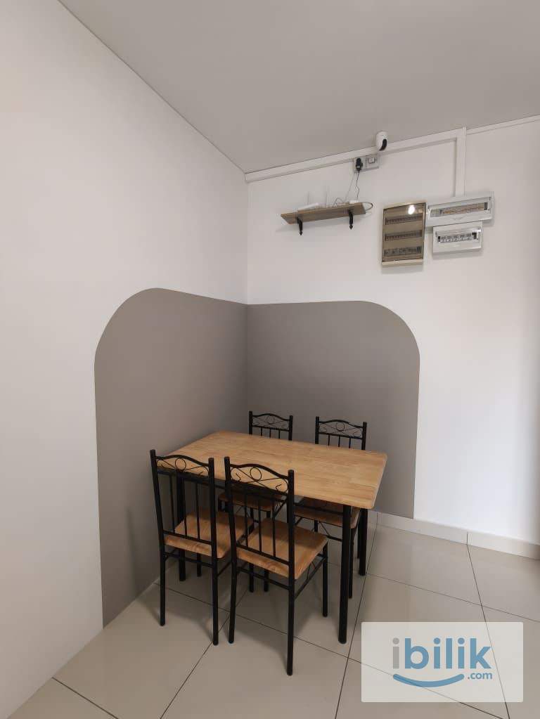 Medium room fully furnished for rent. Walking distance to LRT - Image 9