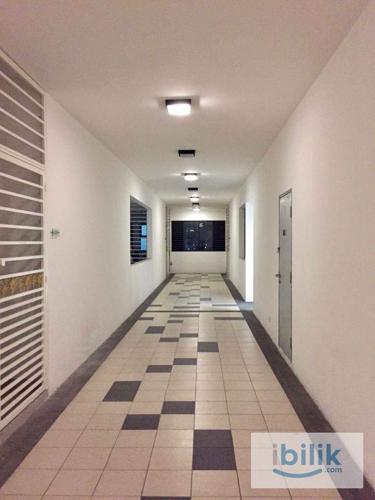 Medium Room available in Amaya Maluri Residence - Image 8