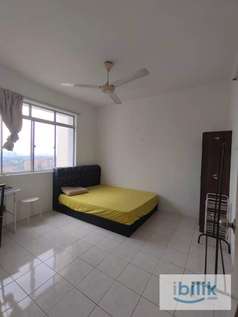 Middle room - Image 1