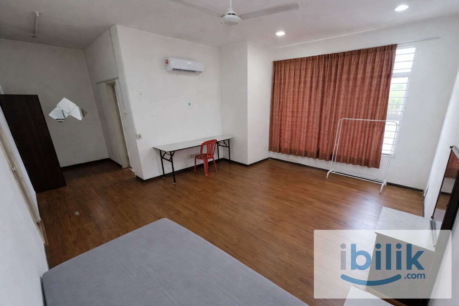 🔥 Spacious Master Room with Private Bathroom 📍Kemuning Utama 🏡 | 🚗 3–5 mins to Lotus’s Bukit Rimau 🛒 - Image 2
