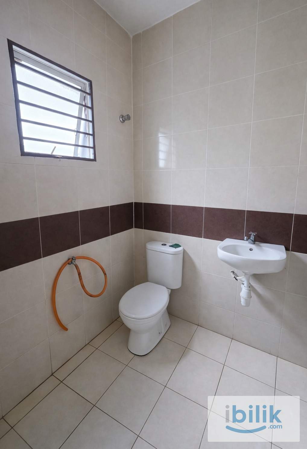 🔥 Limited Budget Room @ Bukit Rimau 🚘 3–5 mins to AEON & Lotus’s 🛍️ | Aircond + Window + Free WiFi 📶 - Image 2