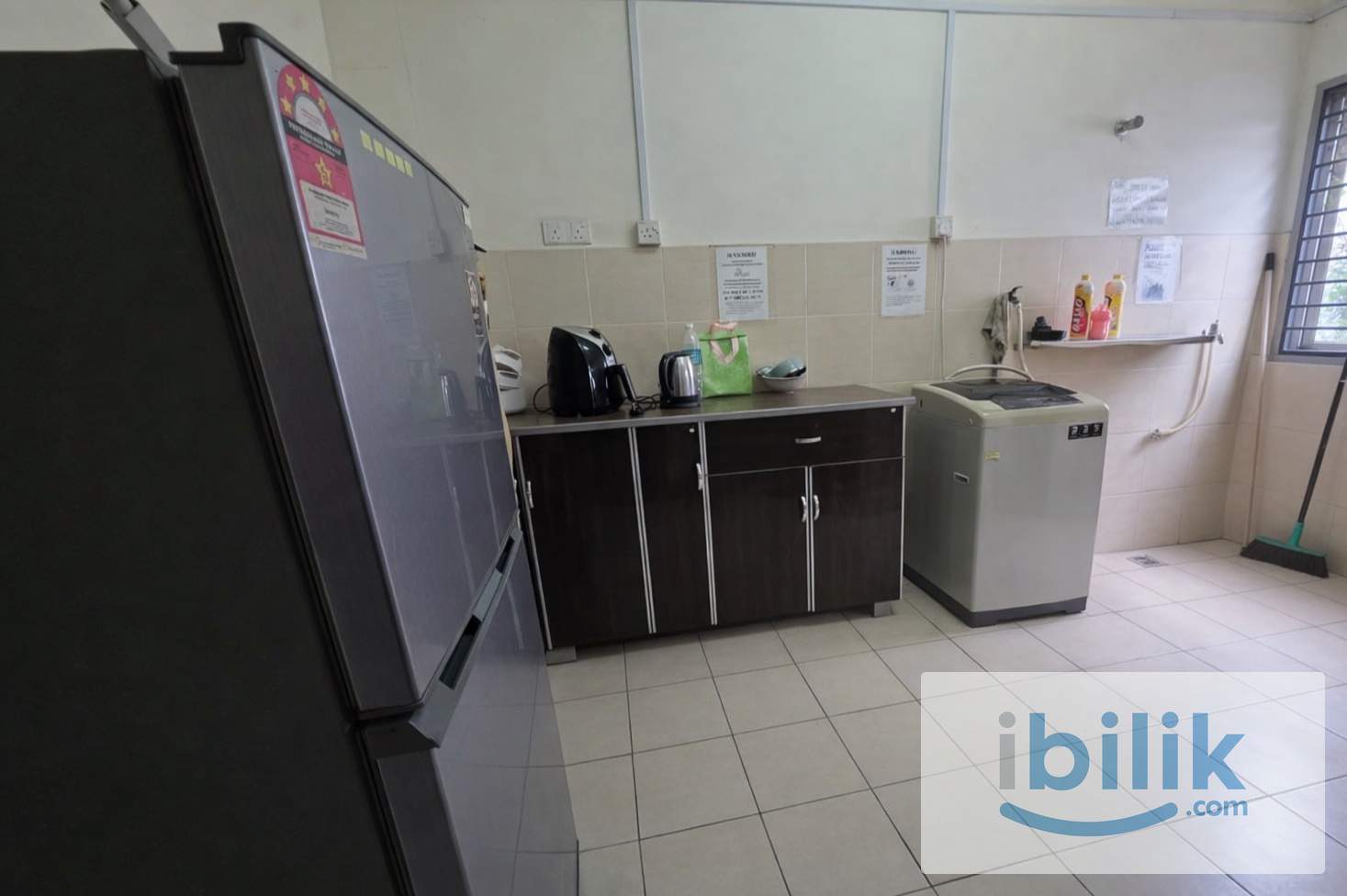 🔥 Limited Budget Room @ Bukit Rimau 🚘 3–5 mins to AEON & Lotus’s 🛍️ | Aircond + Window + Free WiFi 📶 - Image 3