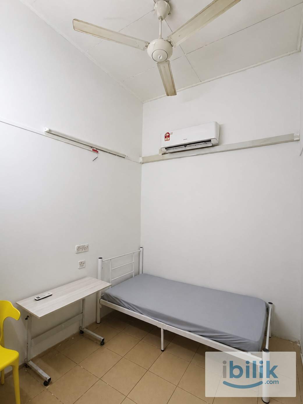 🏡 Medium Room For Rent 📍Damansara Uptown 🚗 5–10 mins to The Starling Mall & One Utama Shopping Centre 🛍️ - Image 1