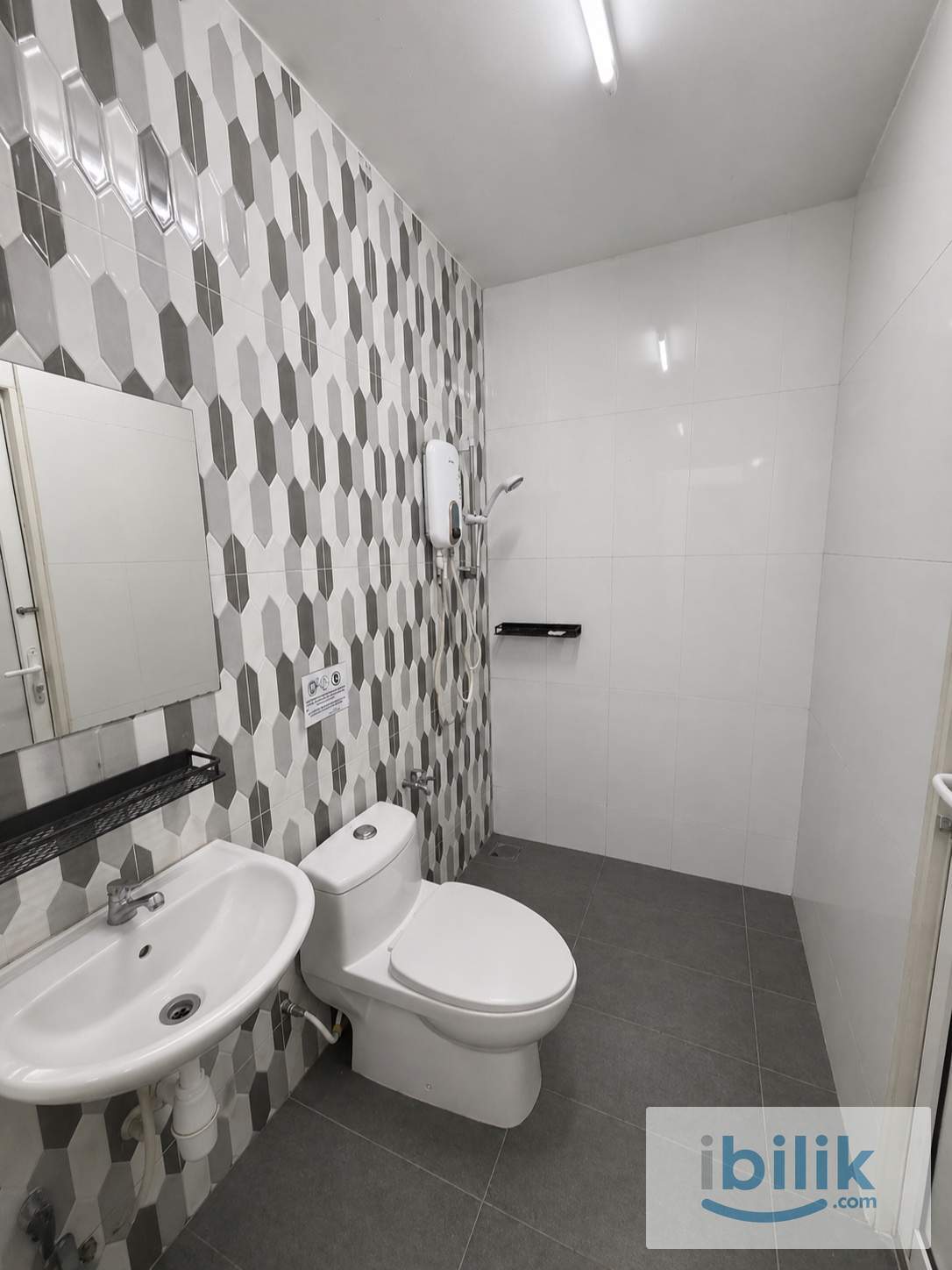 🚆 400m Walk to Kelana Jaya LRT🚶‍♂️ Medium Room @ SS24 PJ 🔥 Near Kelana Jaya Medical Centre 🏥 & Paradigm Mall 🛍️ - Image 2