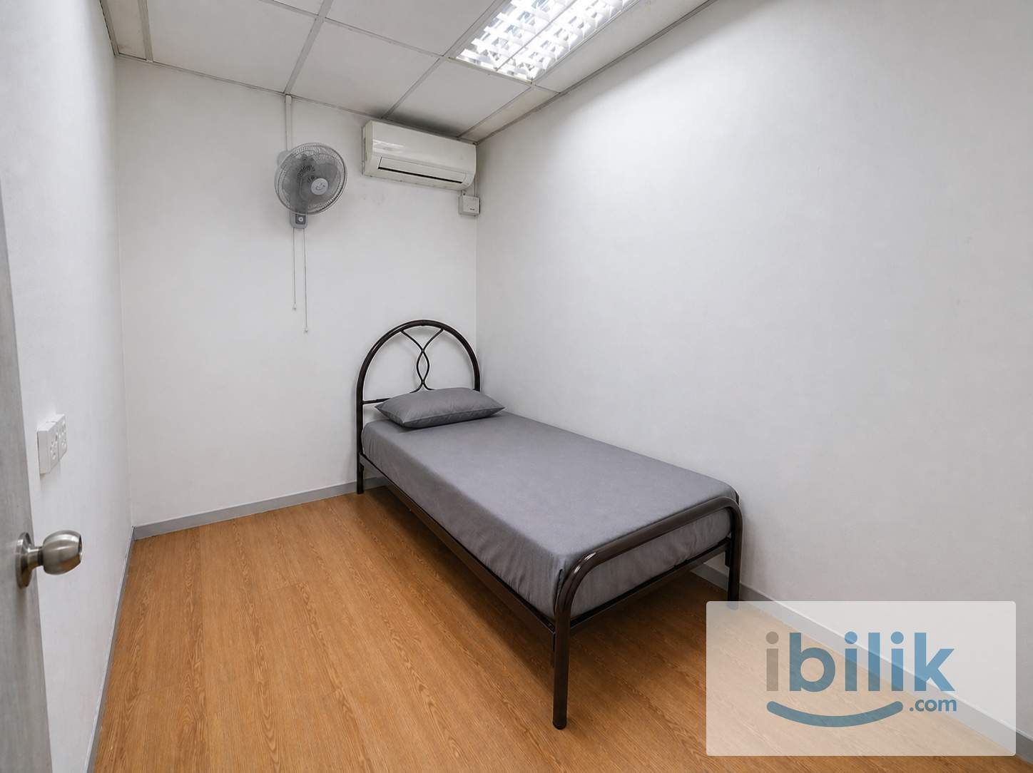 🚶2 mins Walk to IOI Puchong Jaya LRT 🚆 | Medium Room with Aircond ❄️ Free WiFi 🛜 - Image 3