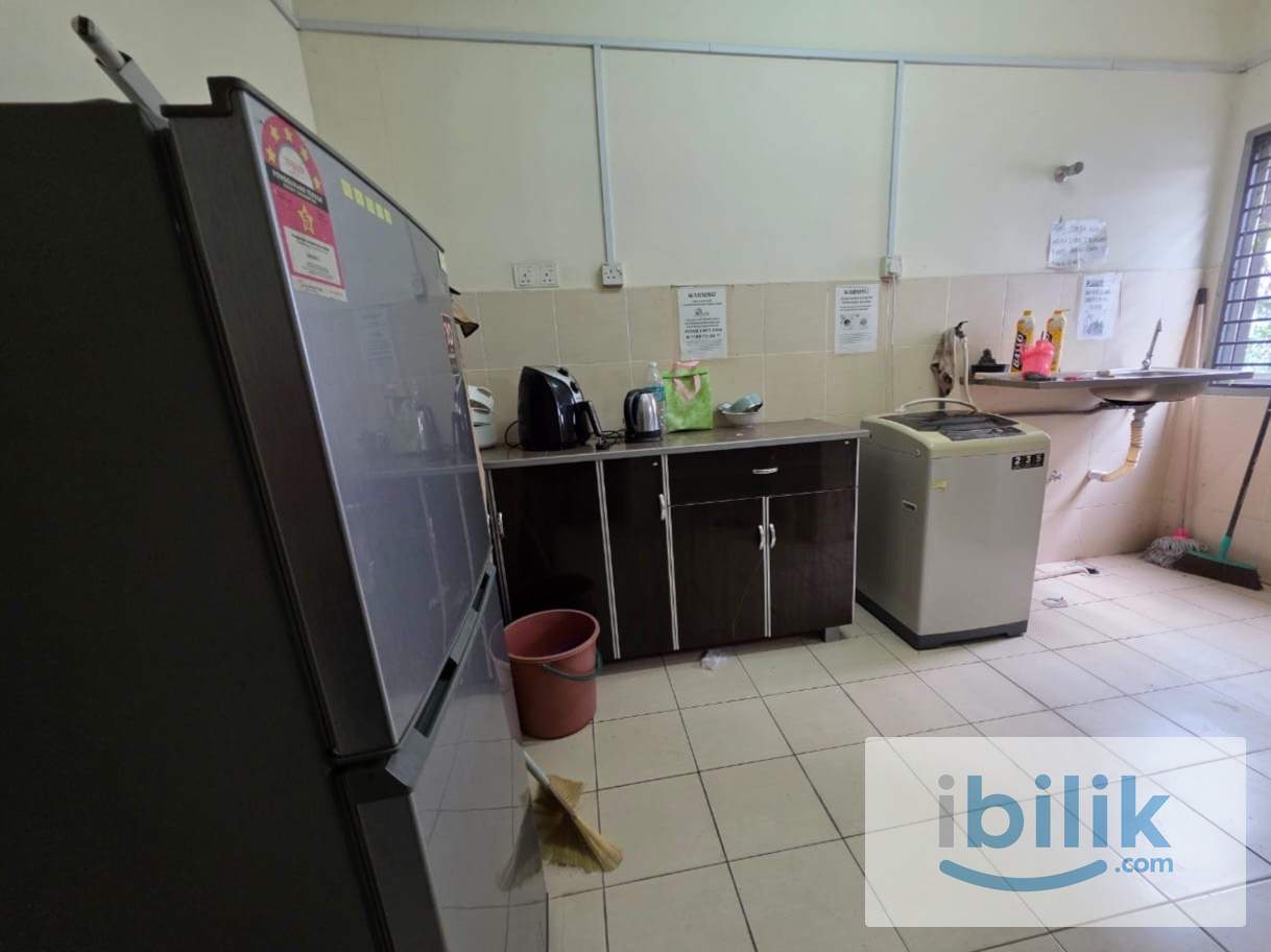 🚆 2–3 mins Walk to SS18 LRT 🔥 Near Sunway Pyramid 🛍️ & University 🎓 | 🏡 Furnished Room For Rent  - Image 3