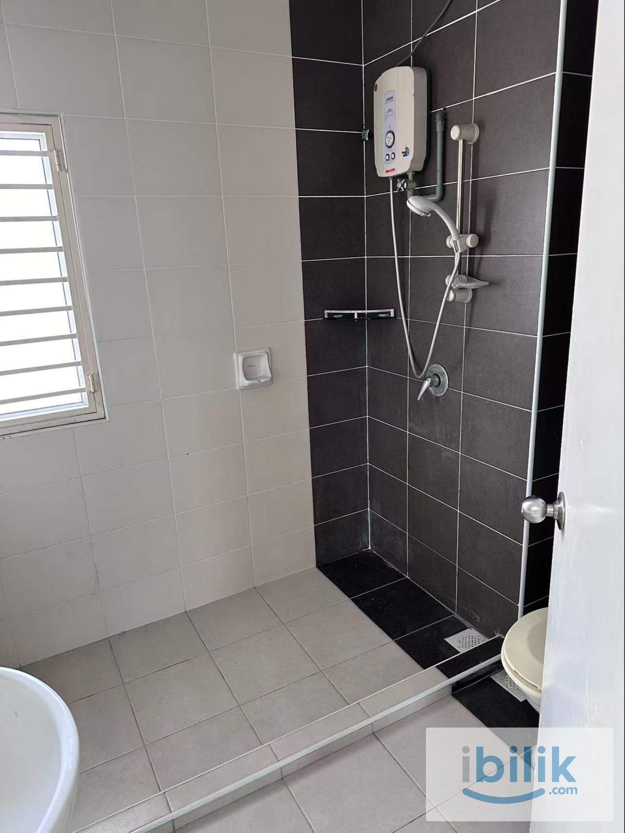 Master Room Rental - Image 3