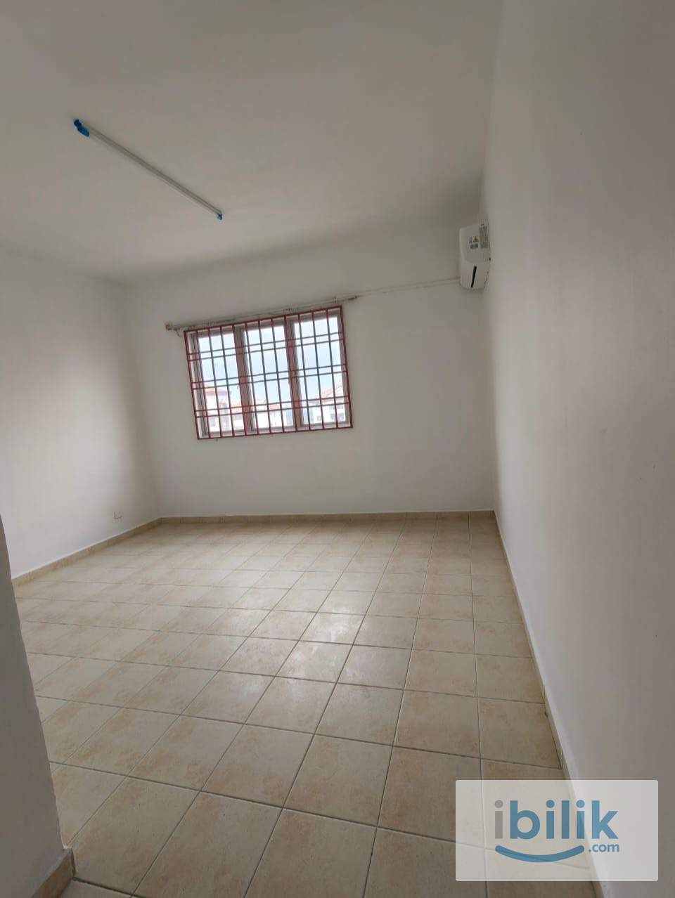 3 Bedroom with Partial furnish near johor jaya giant hyper market - Image 3