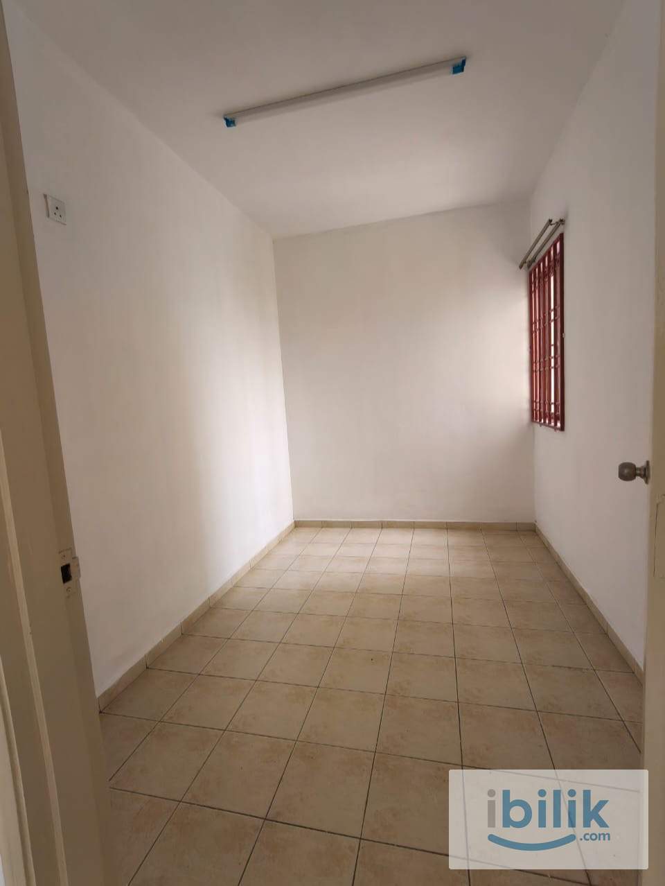 3 Bedroom with Partial furnish near johor jaya giant hyper market - Image 5