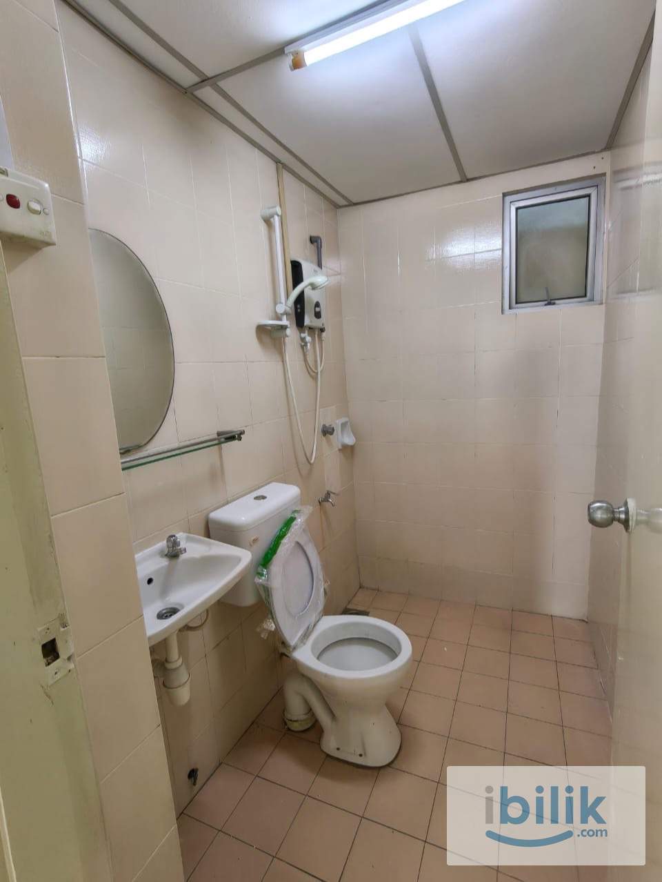 3 Bedroom with Partial furnish near johor jaya giant hyper market - Image 8