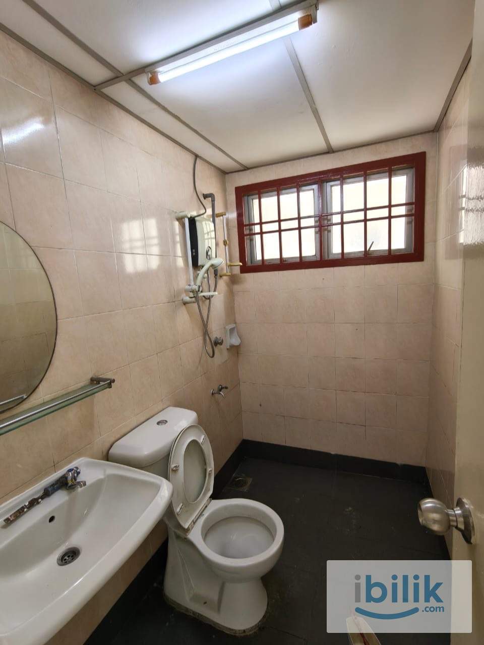 3 Bedroom with Partial furnish near johor jaya giant hyper market - Image 9