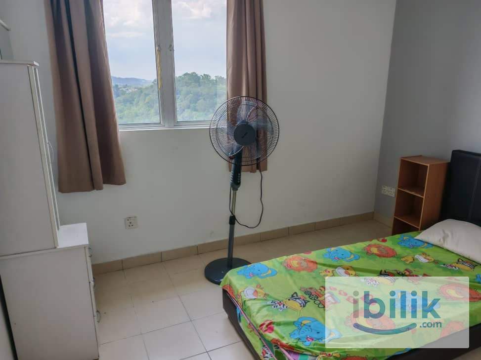 Middle Room @ Resort-style High Rise - Image 3