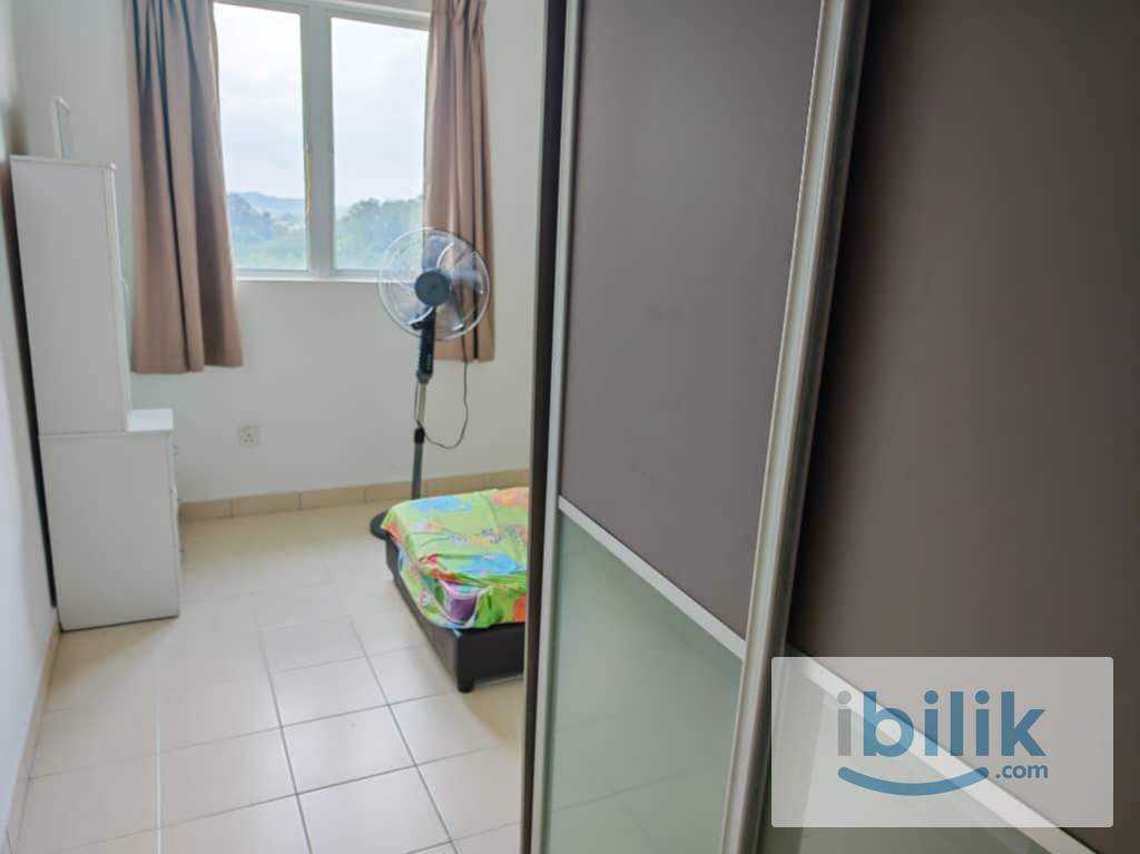 Middle Room @ Resort-style High Rise - Image 4
