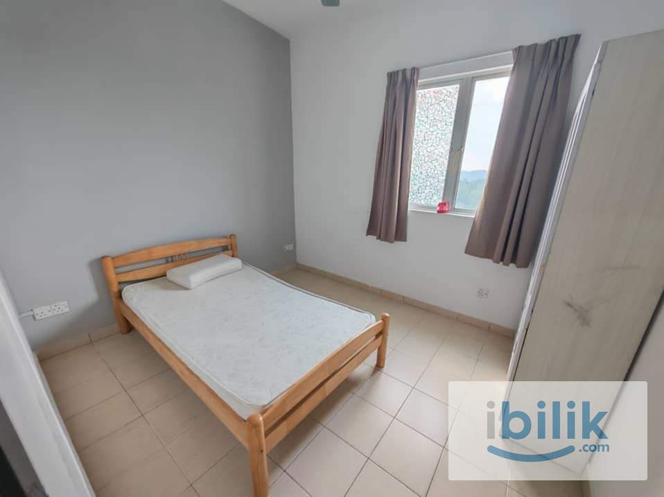 Middle Room @ Resort-style High Rise - Image 5