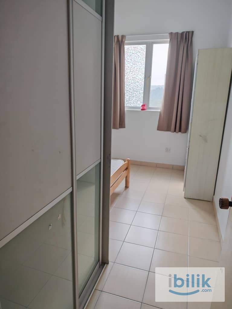 Middle Room @ Resort-style High Rise - Image 6