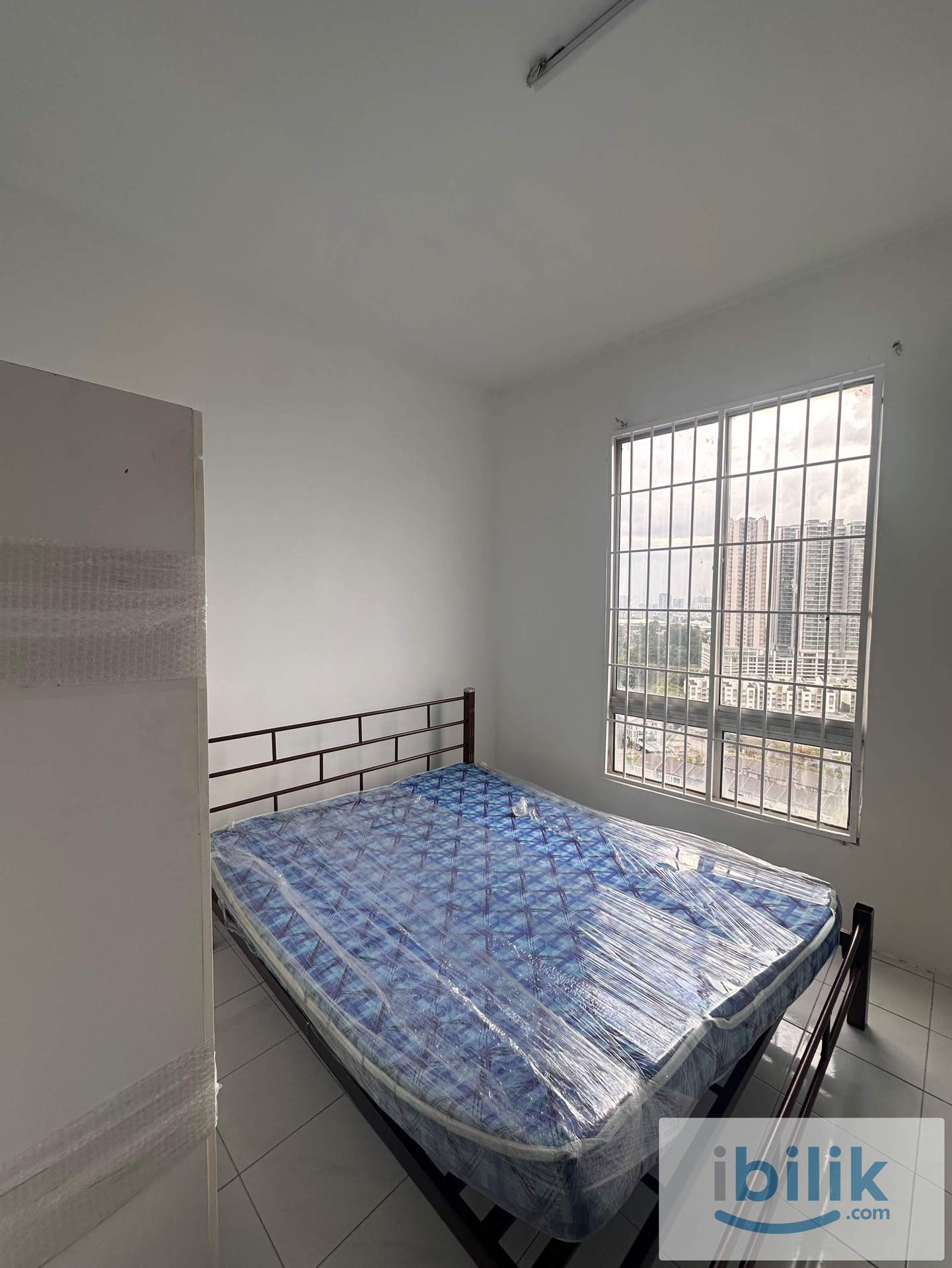 Middle room - Image 1