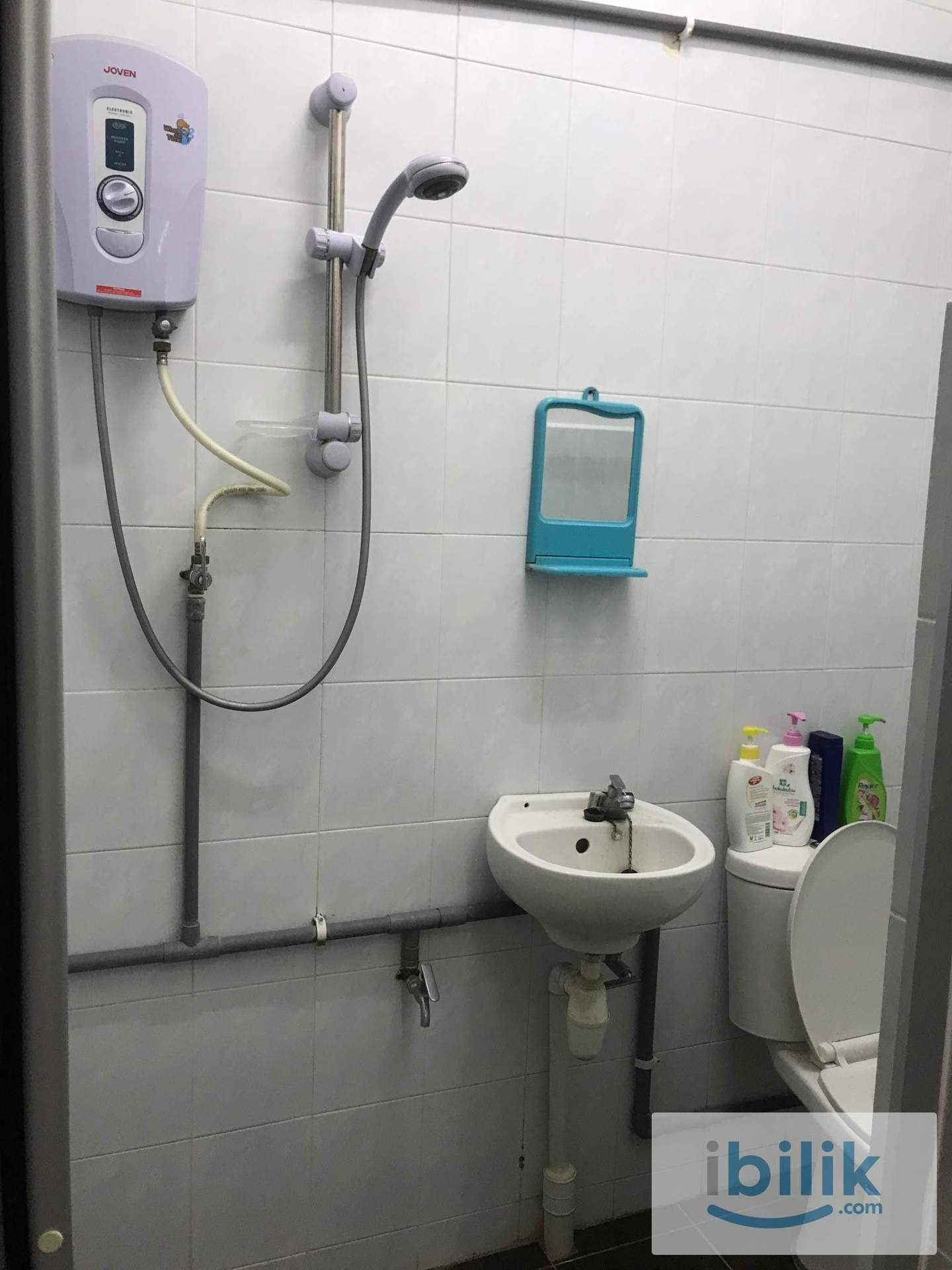 MIDDLE ROOM - Image 2