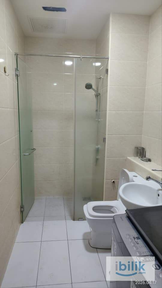 Middle Room for Rent - Image 2