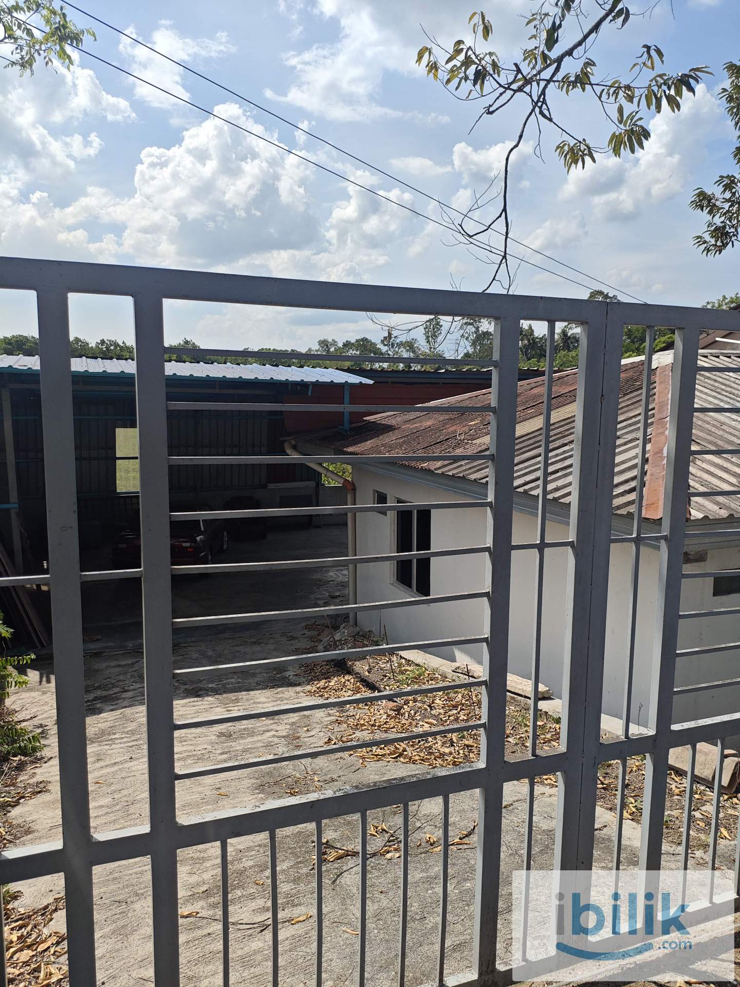 Bungalow Landed Old Kampung House (with Durian Tree) - Image 2