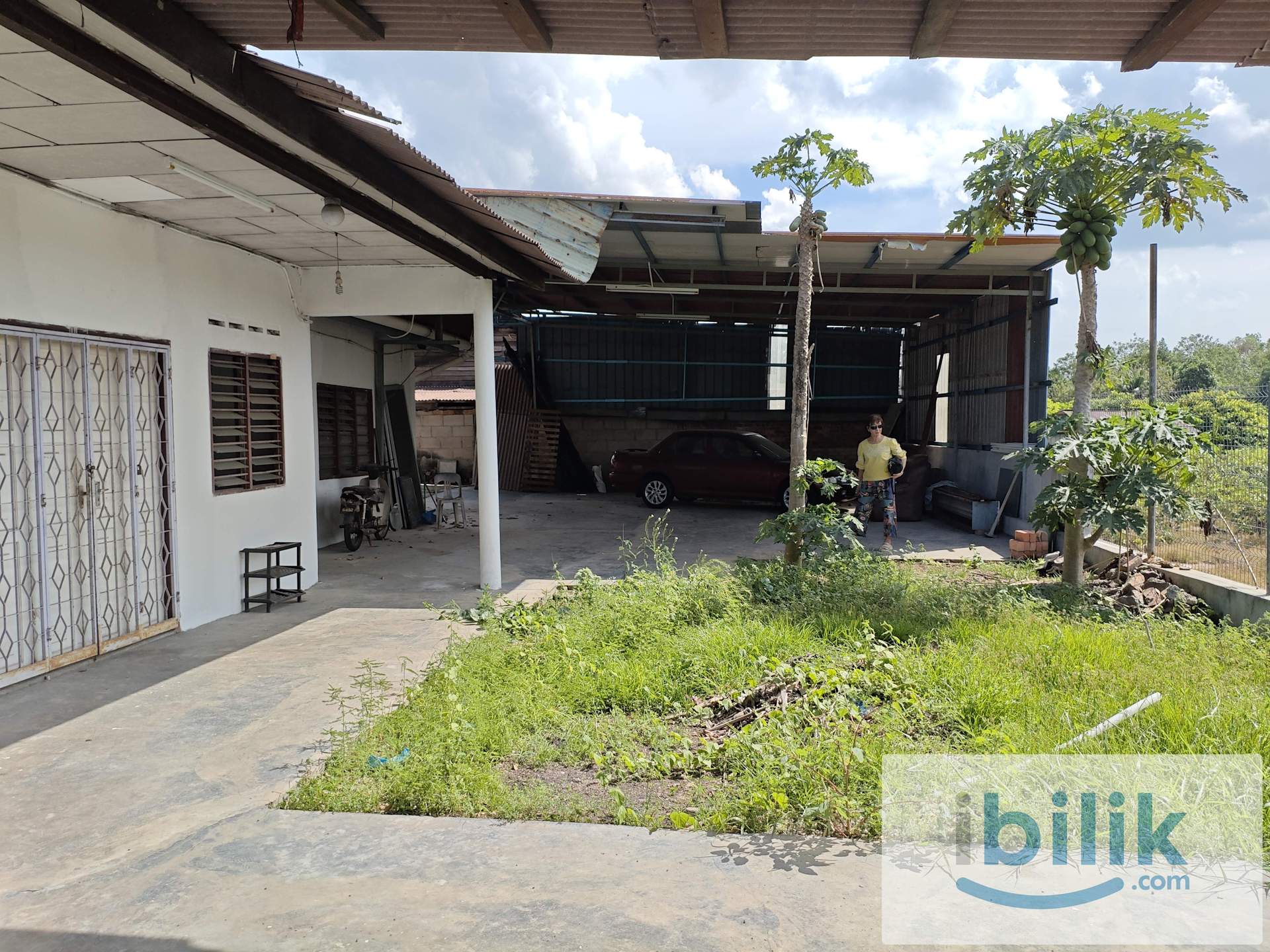 Bungalow Landed Old Kampung House (with Durian Tree) - Image 6