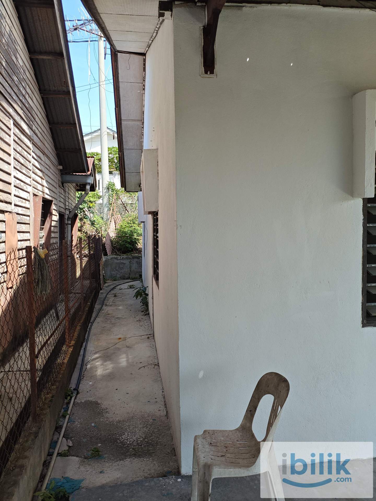 Bungalow Landed Old Kampung House (with Durian Tree) - Image 9
