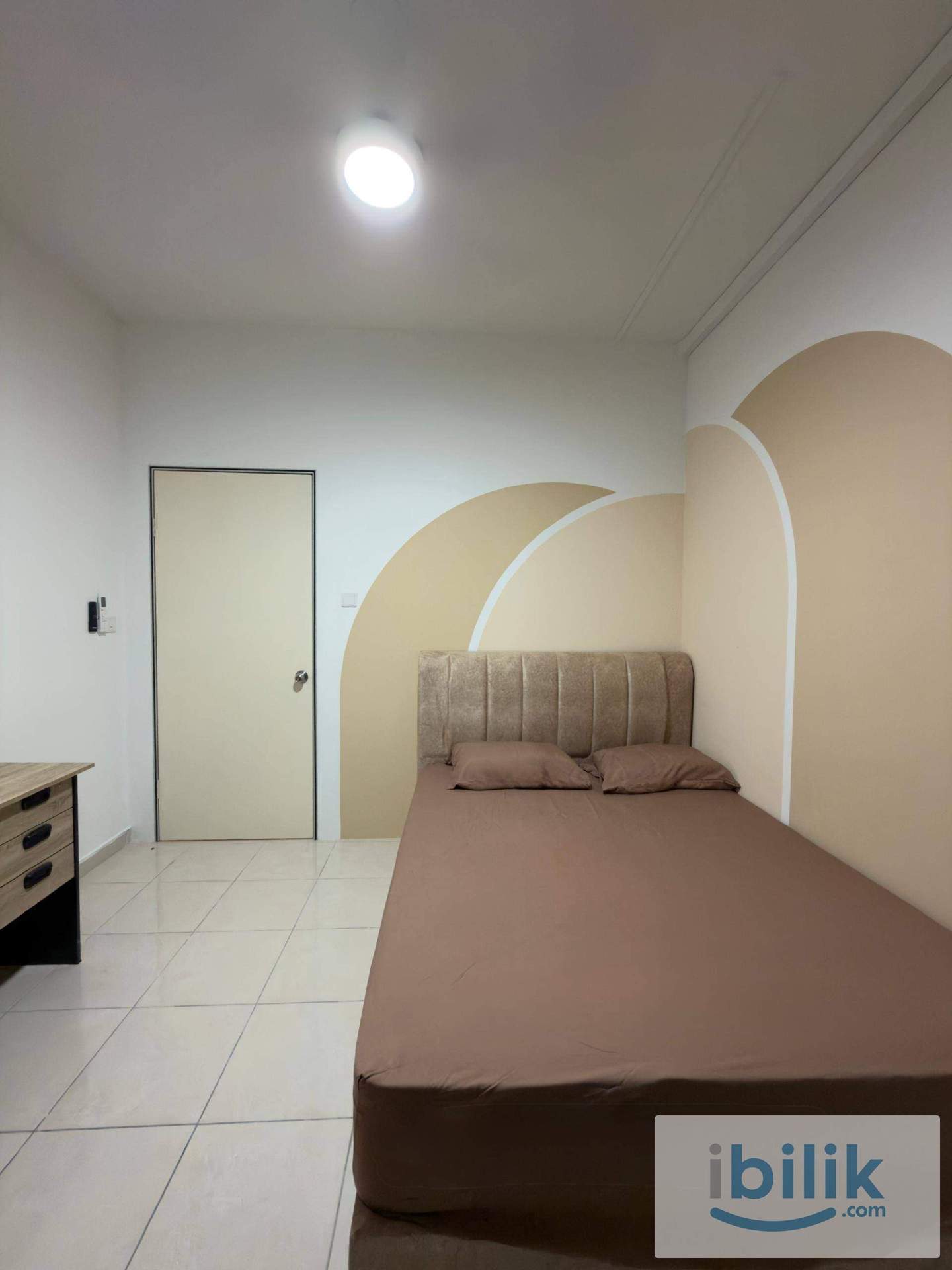 Medium Room with Balcony  - Image 3