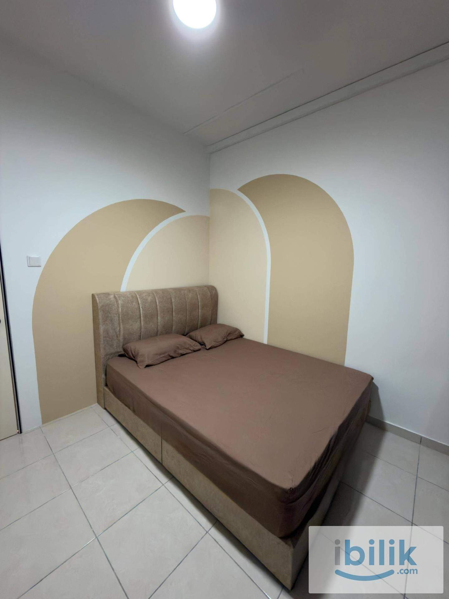 Medium Room with Balcony  - Image 4