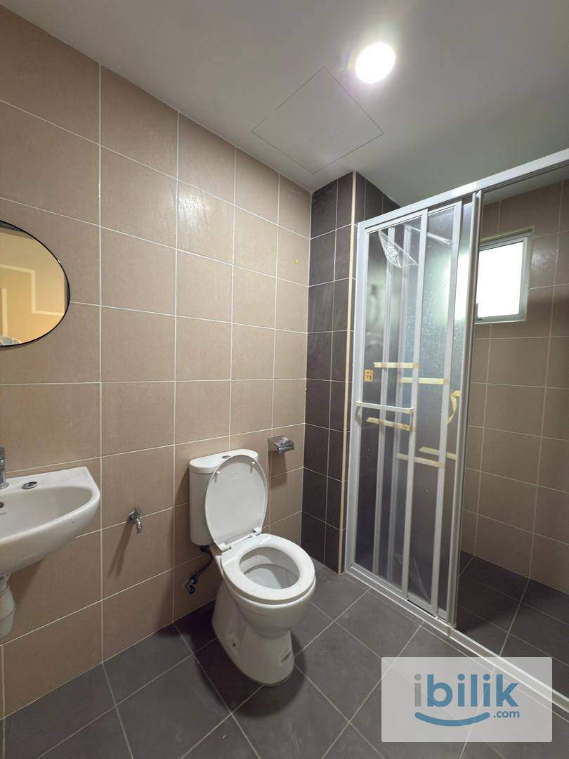 Cozy Master Room for Female - Image 3