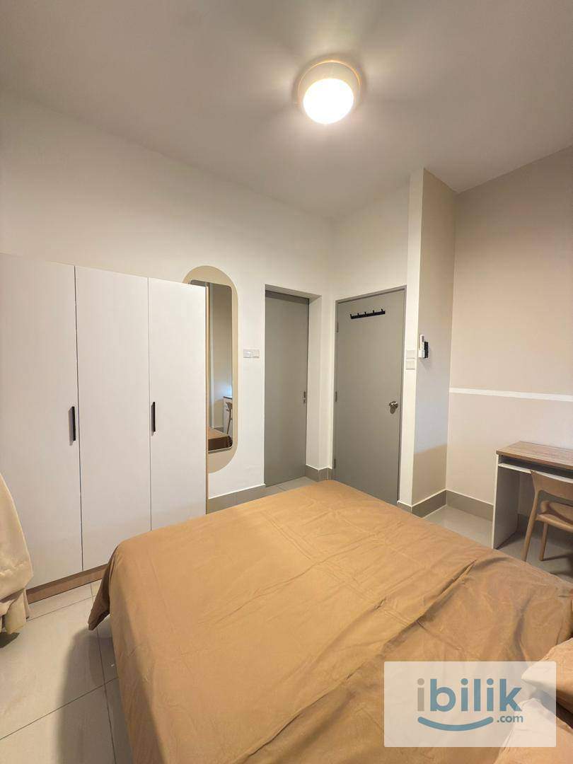Cozy Medium Room for Female - Image 2