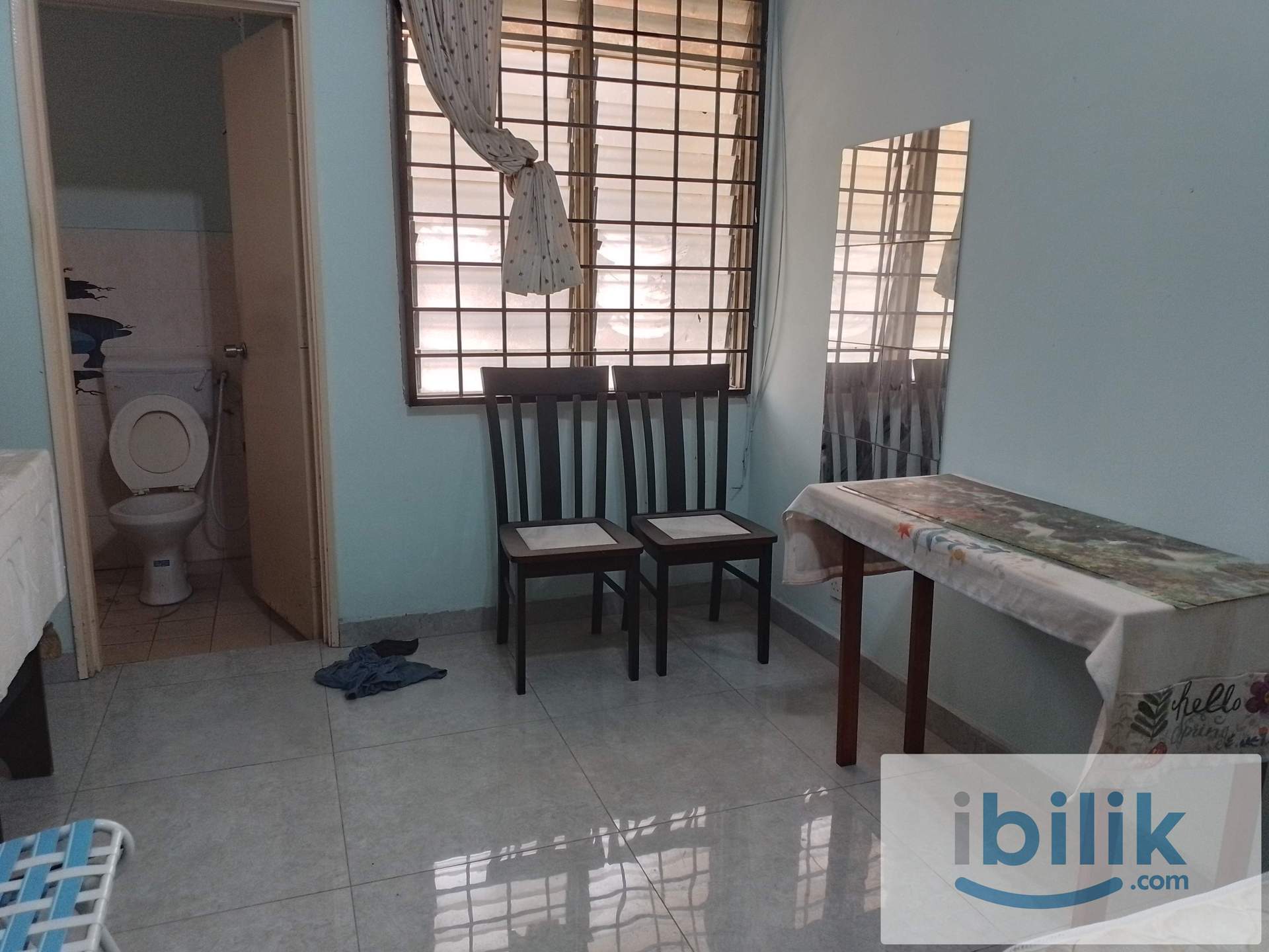 Medium room around 135 sq ft - Image 1