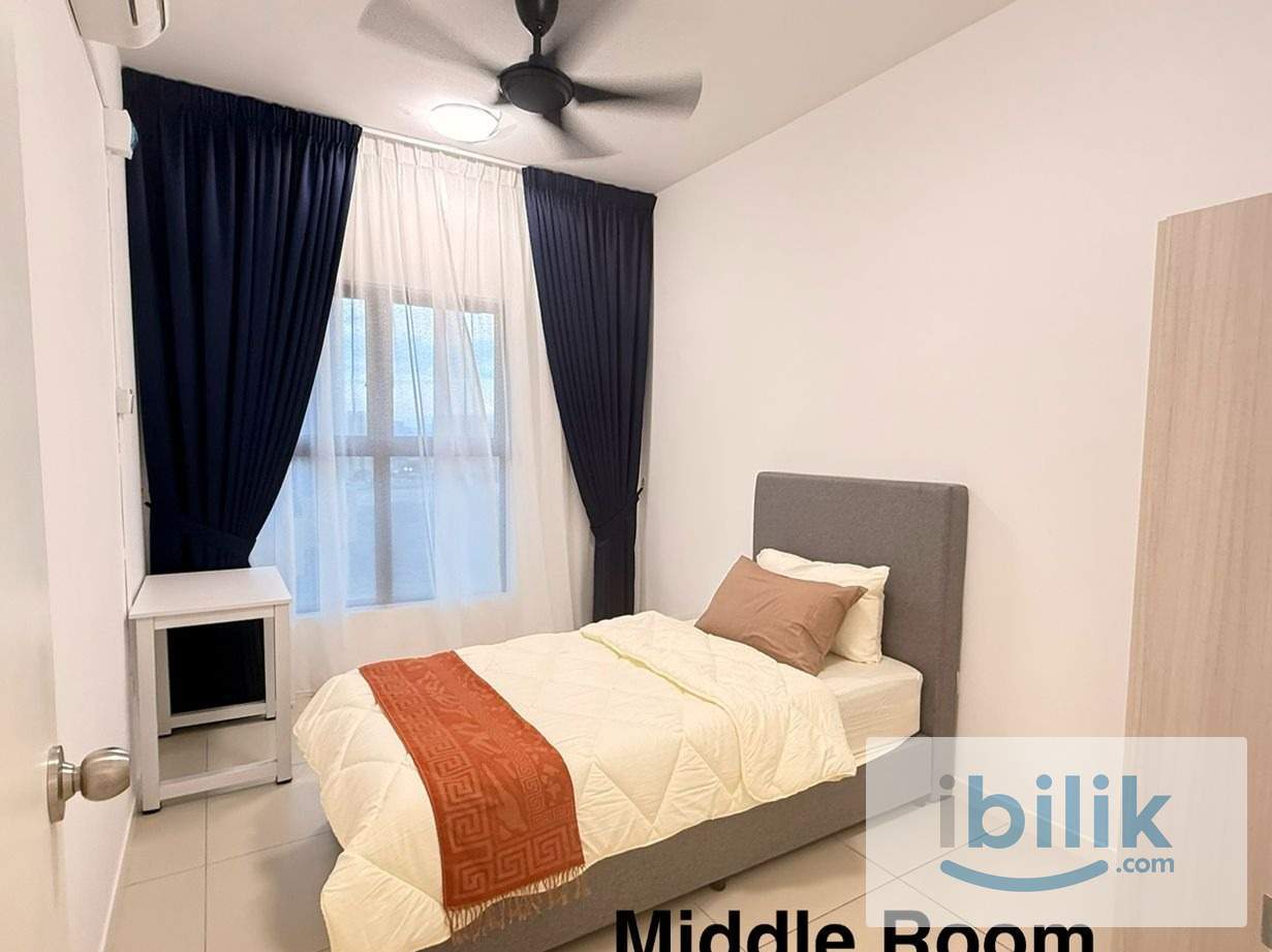 Middle Bedroom - Image 1