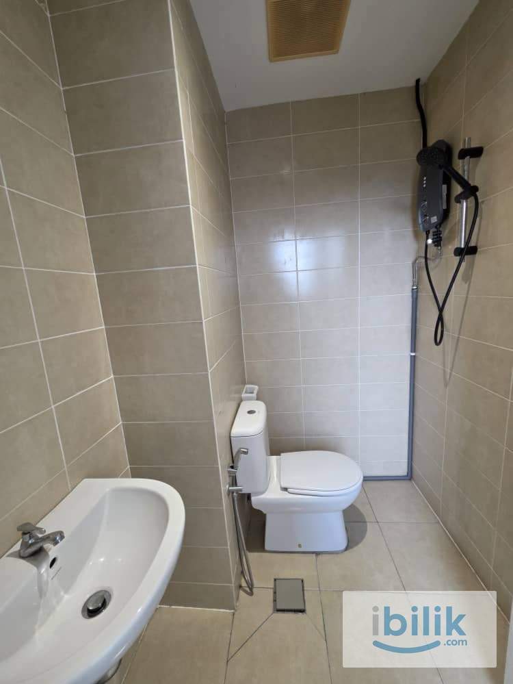 🌟Low Deposit🏨I-Residences I-City 🏠Master Bedroom With Bathroom🚶‍➡️Walking Distance to Center I-City, NSK Grocer@CityWalk - Image 3