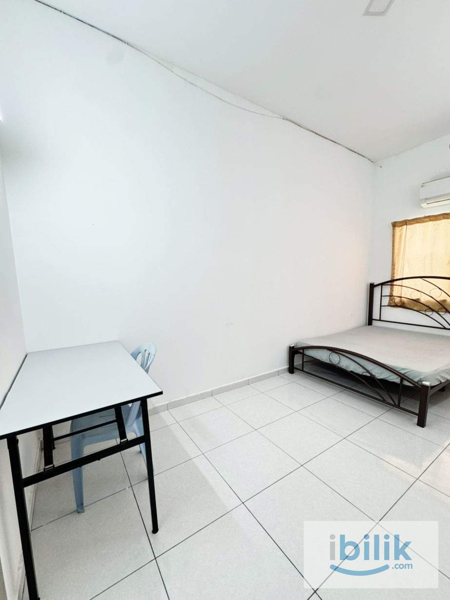 🏡Middle Room With Air Con❄️ Taman Sri Jaromas, Jenjarom🚶‍♂️Walking Distance to Bus Stop🥬Nearby Lotus, Econsave - Image 1
