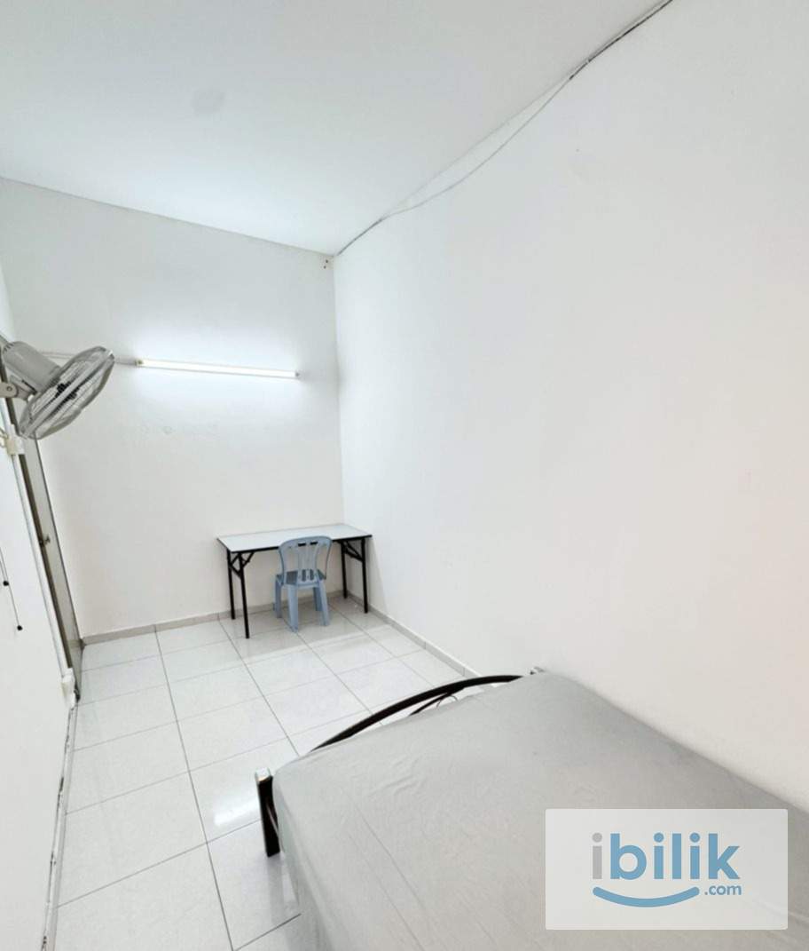 🏡Middle Room With Air Con❄️ Taman Sri Jaromas, Jenjarom🚶‍♂️Walking Distance to Bus Stop🥬Nearby Lotus, Econsave - Image 3