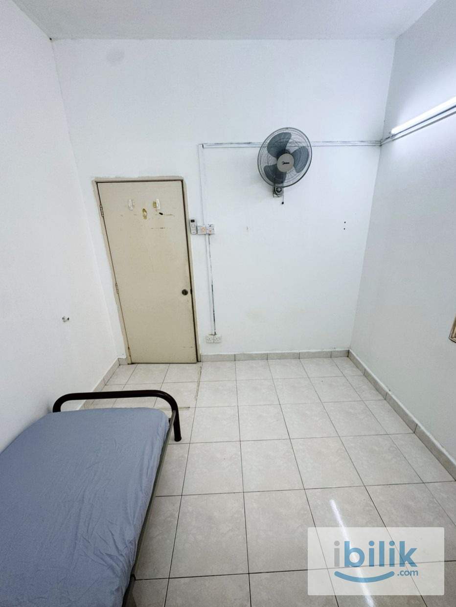 🍄🍄Middle Room With Air Con❄️Mutiara Damansara, Petaling Jaya🚶‍♂️Walking Distance to IKEA Damansara & The Curve - Image 2