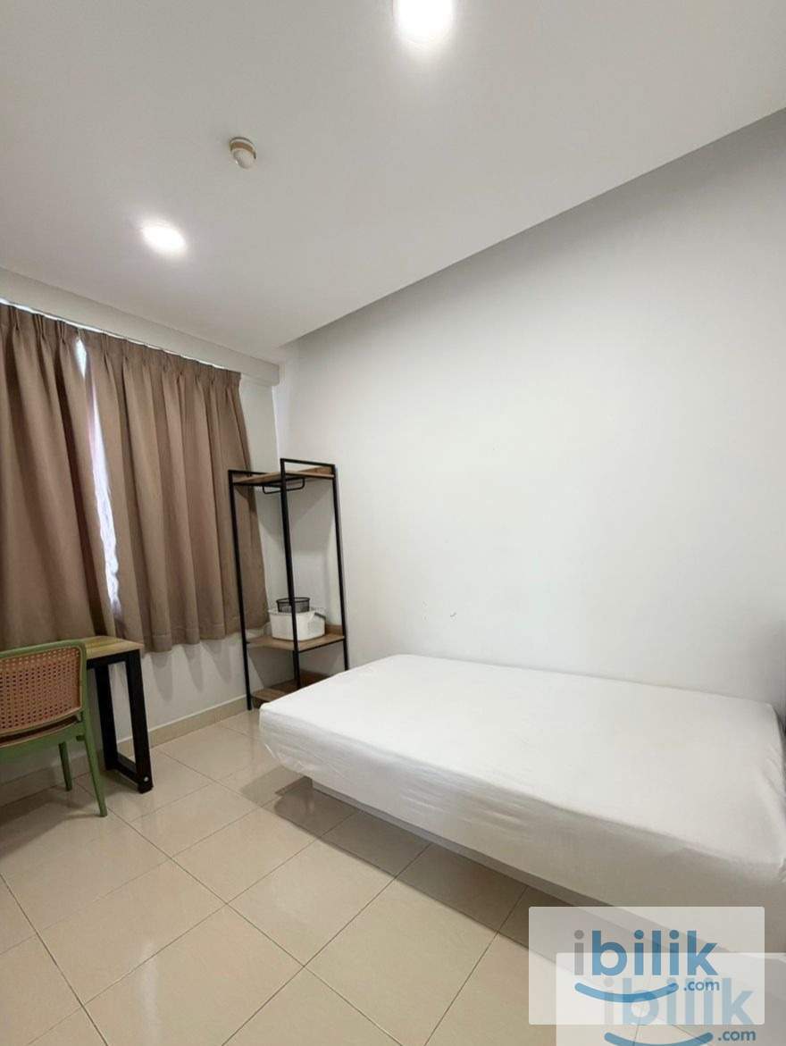 🌻🌻Hotel Style🏨Jalan Besar, Seri Kembangan🏠Master Room With Attached Bathroom🚅7 mins To【MRT】Serdang Jaya - Image 1