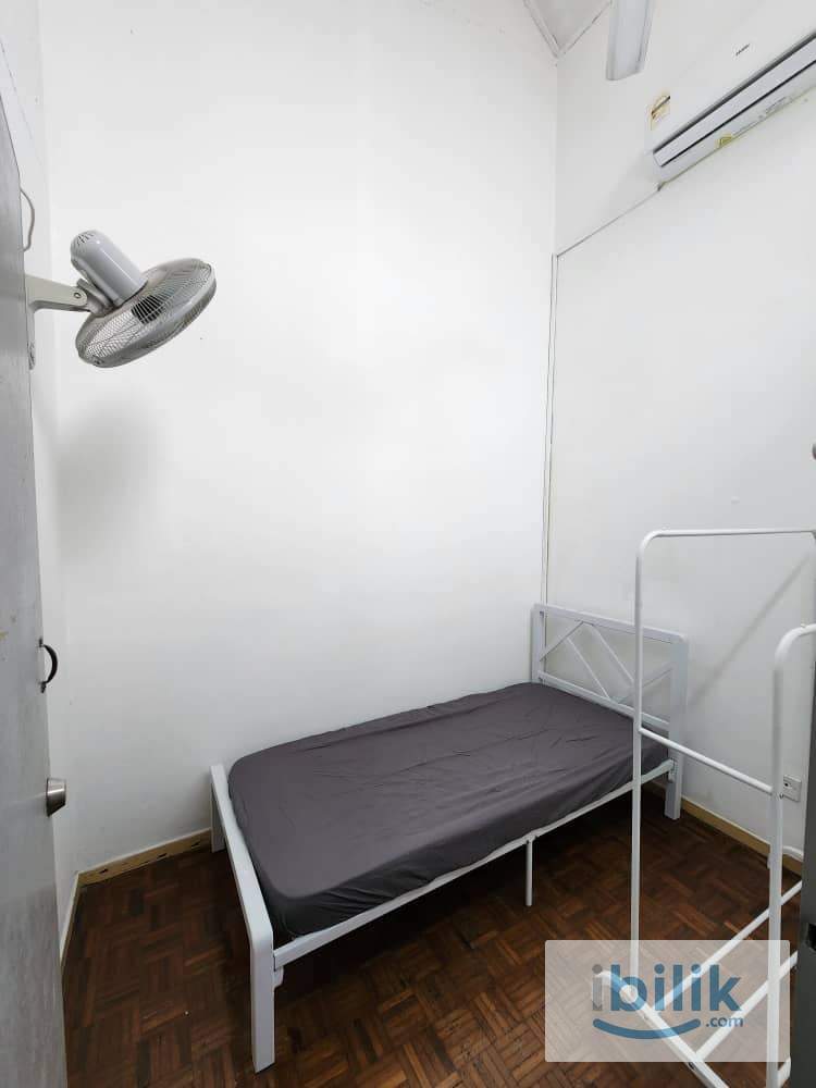 Wawasan Puchong🏠Room With Air Con For Rent🚶‍♂️Walking Distance To Setia Walk - Image 1