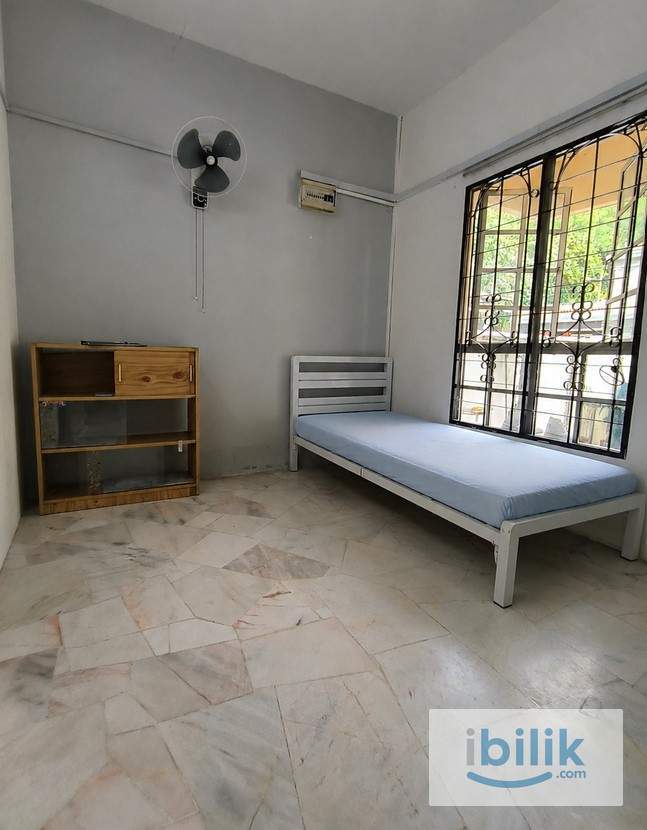 Low Deposit‼️ Middle Room for Rent at Taman Lestari Perdana Seri Kembangan🏪Near To AEON Mall Taman Equine - Image 1