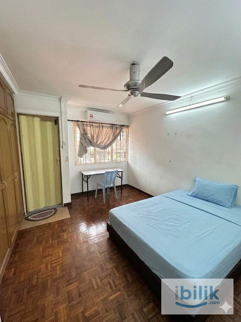 SS22, Damansara Jaya, Petaling Jaya🌟Middle Room With ❄️ Air Con 🏪Near to Atria Shopping Gallery, Damansara Uptown - Image 1
