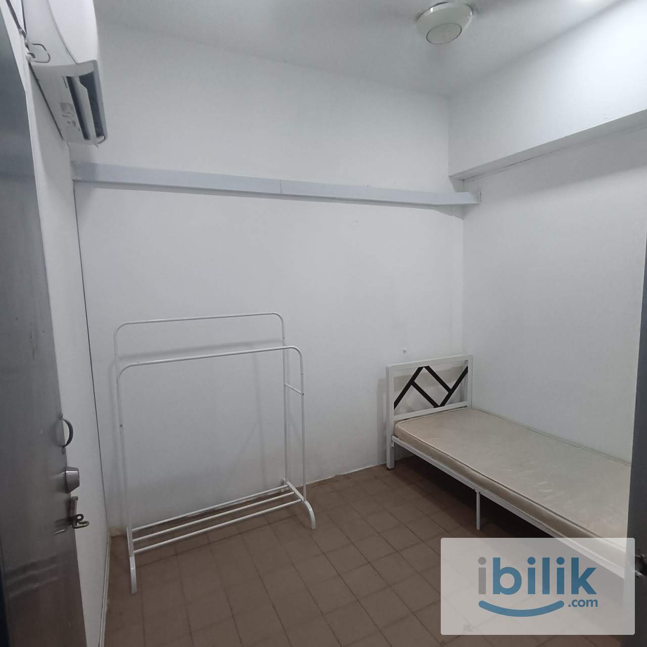 Bandar Baru Petaling Jaya, Petaling Jaya🚪Room With ❄️ Air Con 🏪 Nearby【LRT】Asia Jaya & Taman Jaya - Image 1