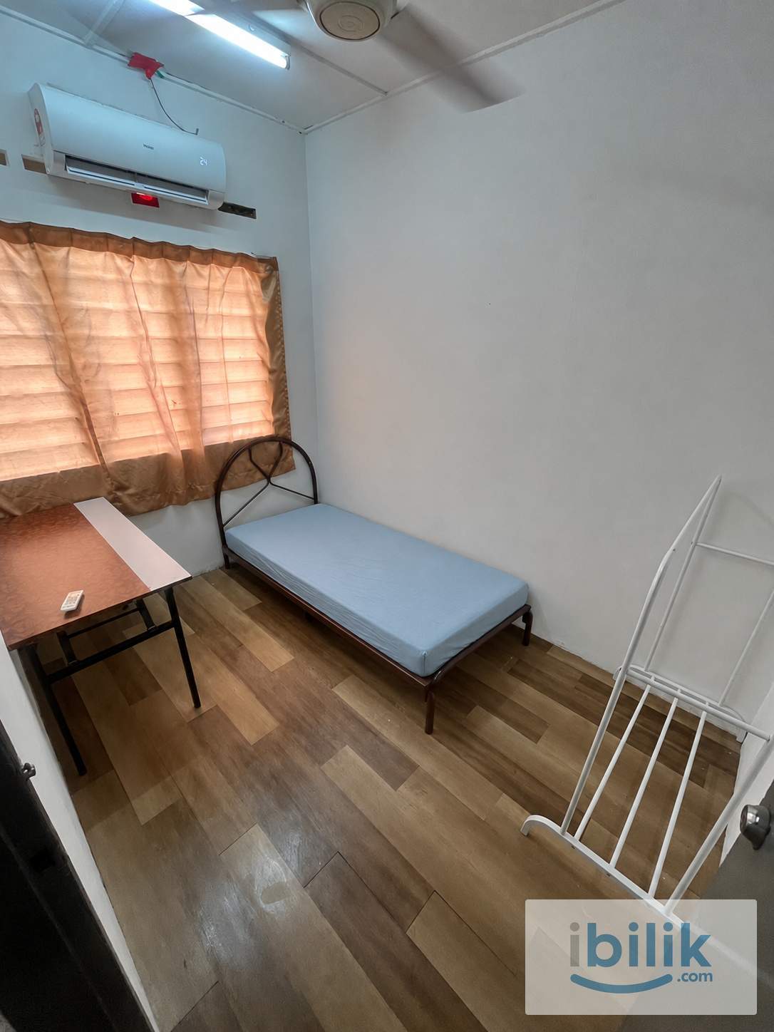 🔥🔥Hot Offer🏨Room With Air Con ❄️ At Kampung Tunku, Petaling Jaya🚄Nearby【LRT】Taman Bahagia - Image 1