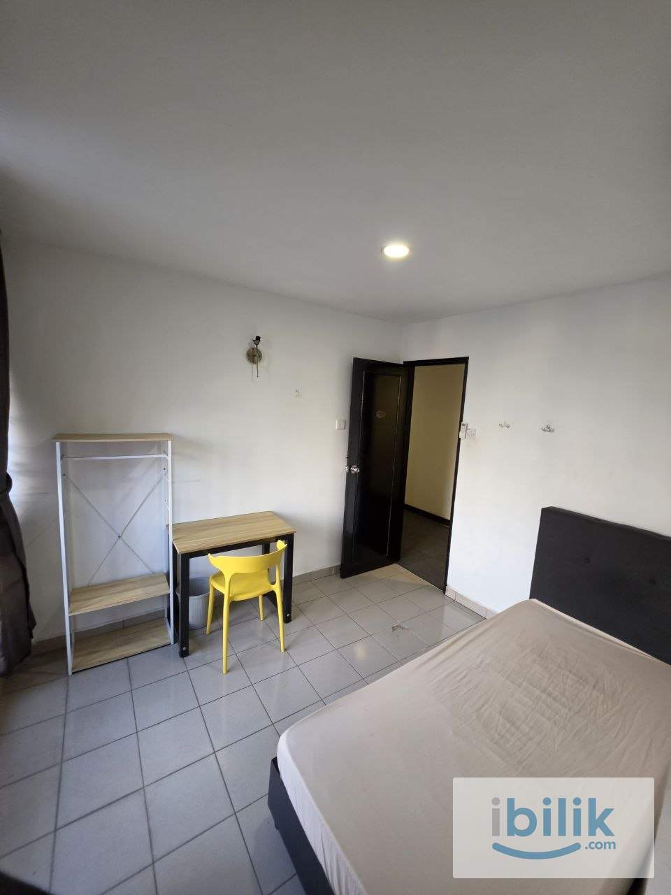 Low Deposit🔥Room With Private Bathroom🔥 Hotel Newton, Shah Alam, Subang Permai🚗5 Mins To Econsave Kampung Subang Baru - Image 1