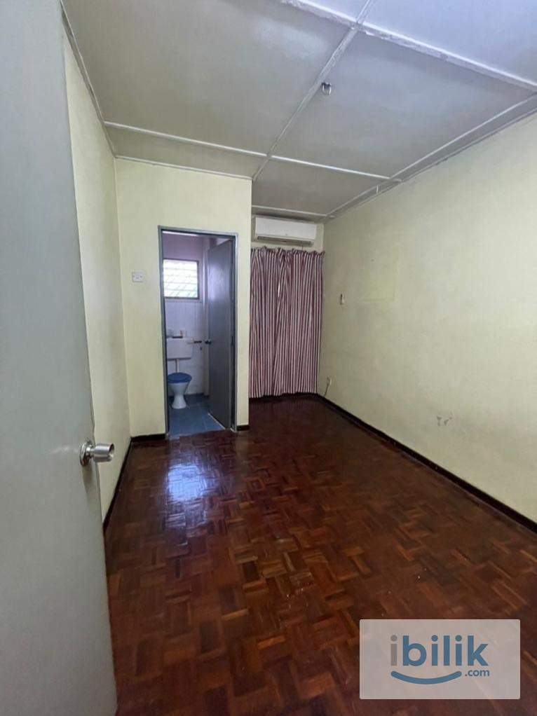 Master, Middle Room, Bandar Country Homes, Rawang, Selangor  - Image 1
