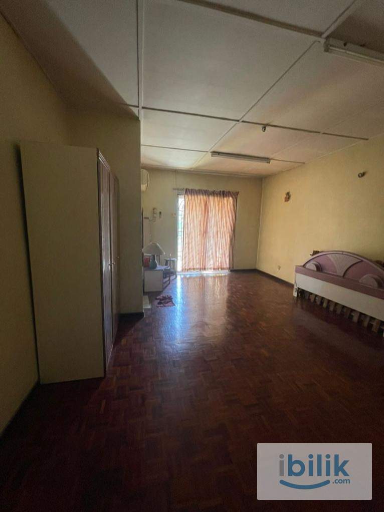 Master, Middle Room, Bandar Country Homes, Rawang, Selangor  - Image 2