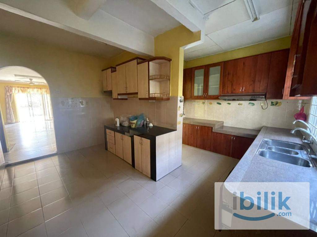 Master, Middle Room, Bandar Country Homes, Rawang, Selangor  - Image 3