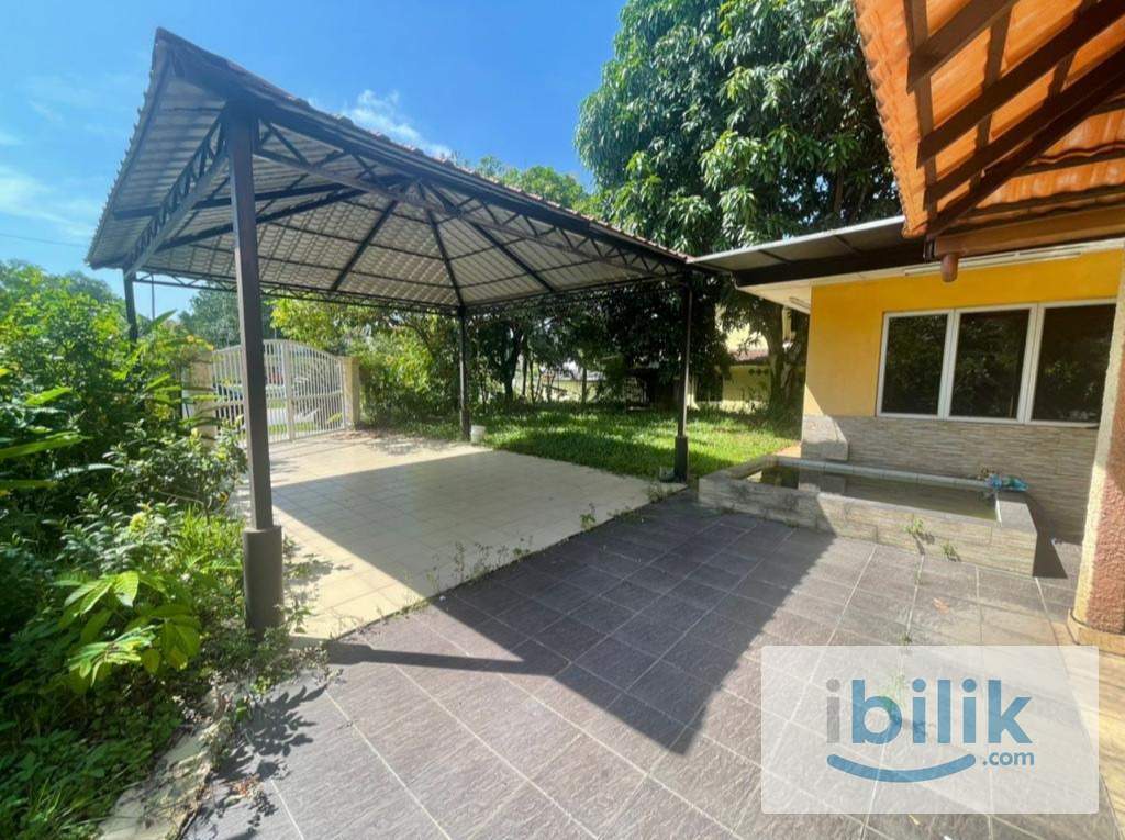 Master, Middle Room, Bandar Country Homes, Rawang, Selangor  - Image 4