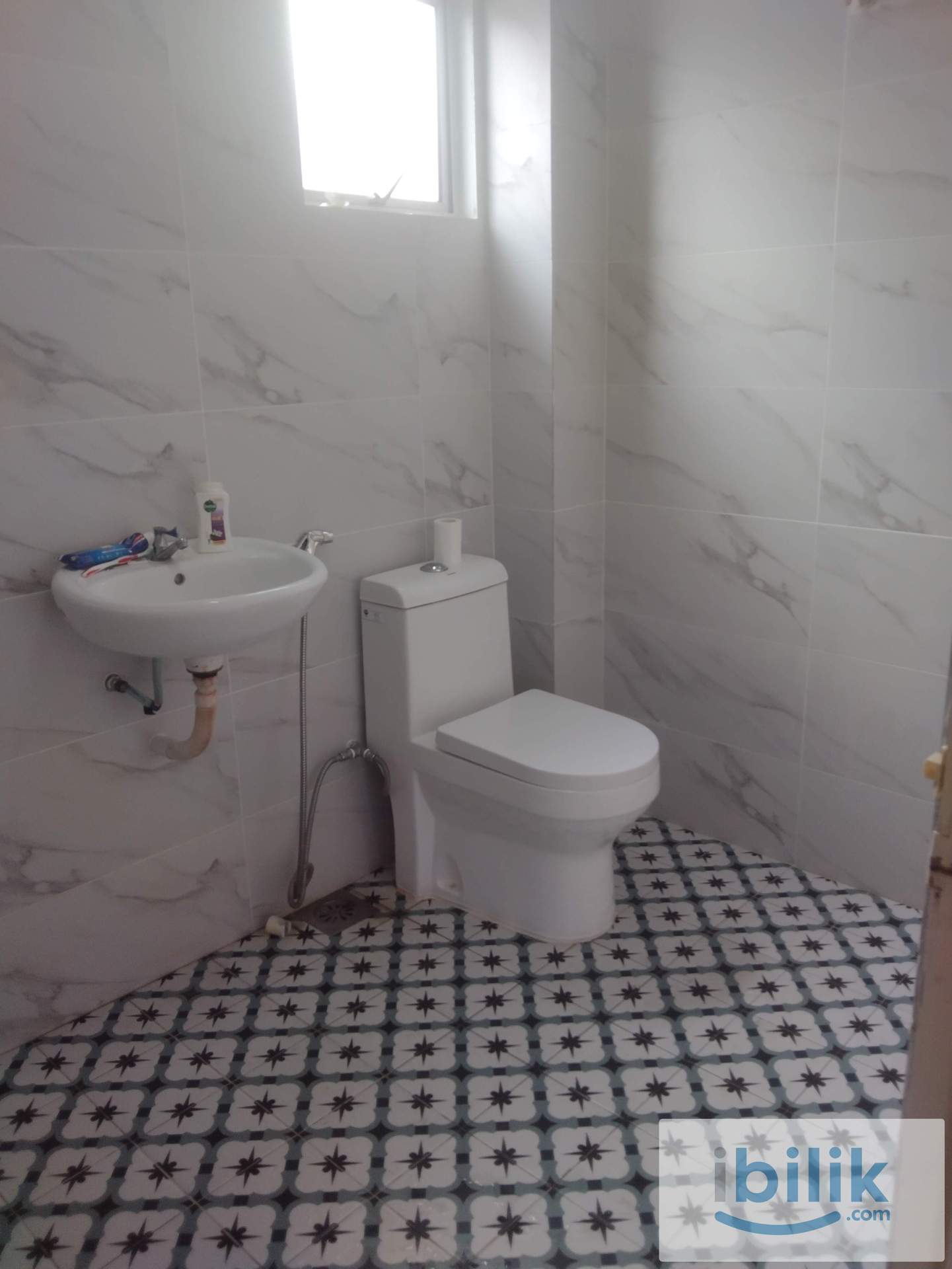 Master, Middle Room, Bandar Country Homes, Rawang, Selangor  - Image 9