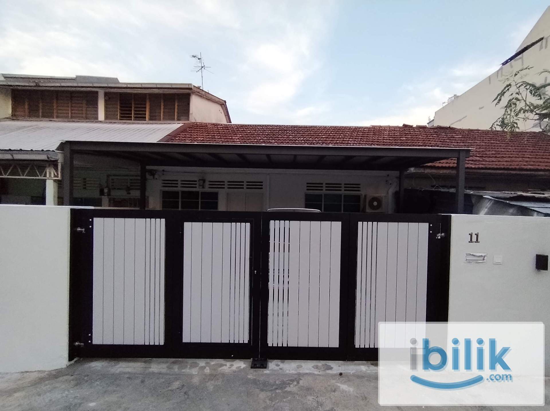((Female unit)) Large room of landed house in KL City Centre - Image 1