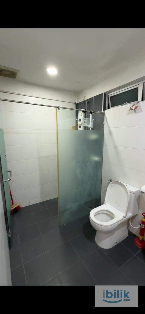 Master Room with Private Bathroom @ Idaman Residence (Female Only) - Image 5