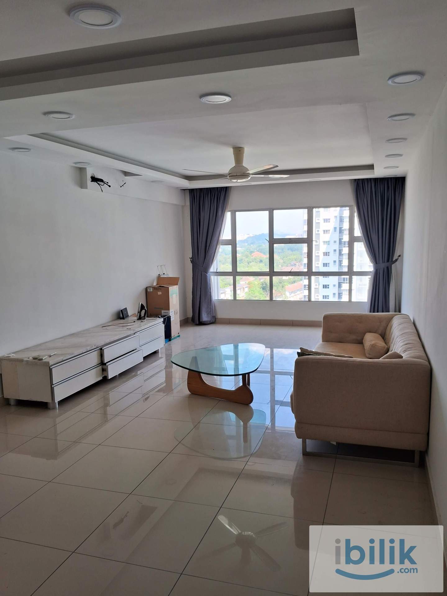 MIDDLE ROOM WITH LAKE VIEW AT PRESINT 17 - Image 1